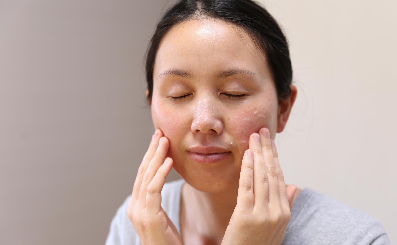 井上誠耕園【季節限定】今季搾りたて小豆島産エキストラヴァージンオリーブオイル 20ml【化粧用】と美顔ジェル50mlセット