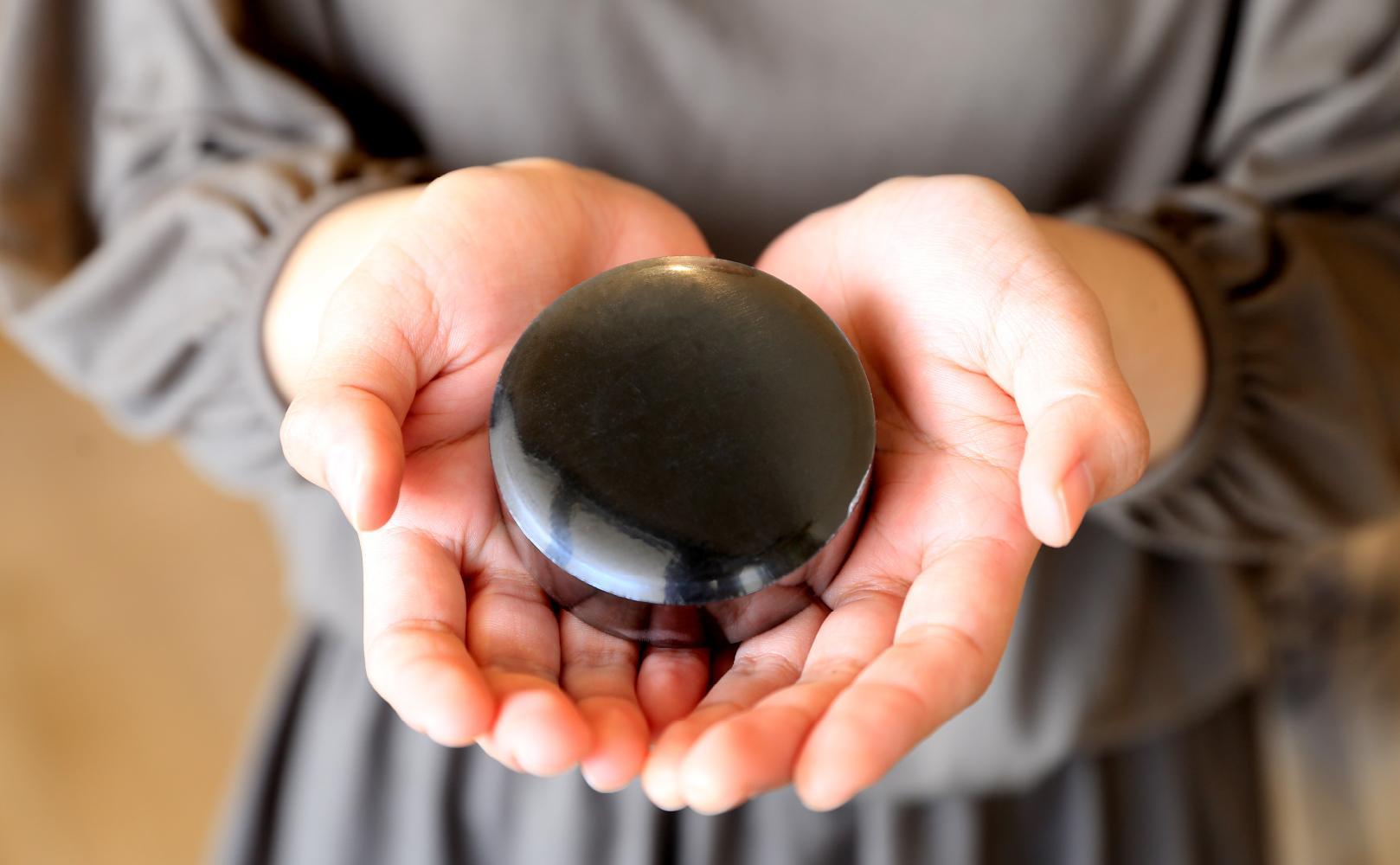 井上誠耕園【季節限定】今季搾りたて小豆島産エキストラヴァージンオリーブオイル 20ml【化粧用】と釜焚きオリーブ石鹸100ｇセット