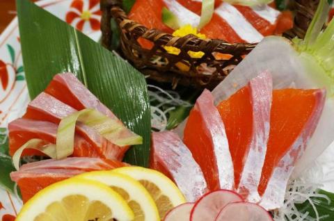 オリーブサーモン １尾（半身カット）【予約受付中！令和8年4月頃から限定出荷分】【B-512】