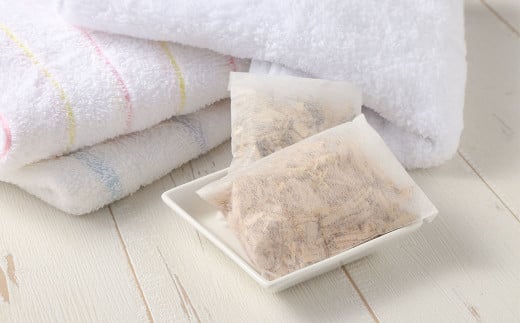 国産木材のチップ松山城・道後温泉本館のセット（15g×2個×2）合計60g ヒノキチップ クロモジチップ チップ（617）