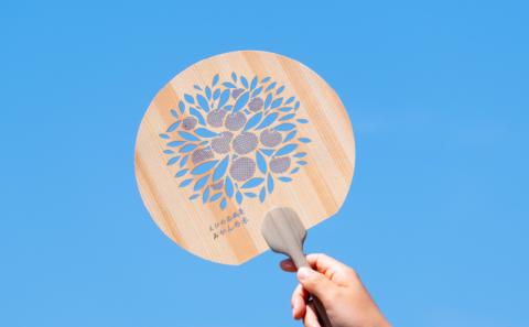 ＜みかんの木＞愛媛の杉を使った木の透かしうちわ