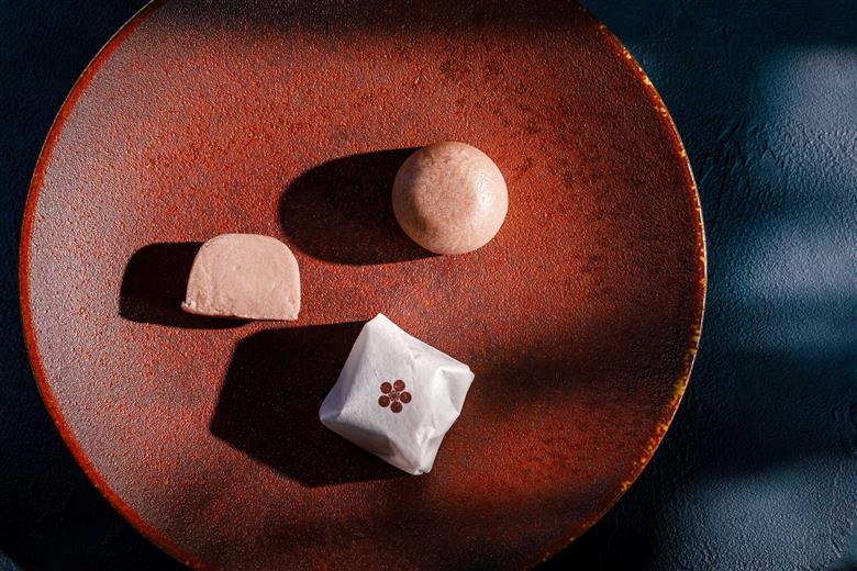 ＜山田屋＞山田屋まんじゅう 10個（化粧箱） | まんじゅう 父の日 和菓子 ギフト プレゼント 贈答 個包装 密封包装 手土産 内祝い 愛媛県 松山市