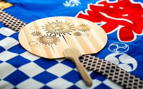 ＜花火＞愛媛の杉を使った木の透かしうちわ