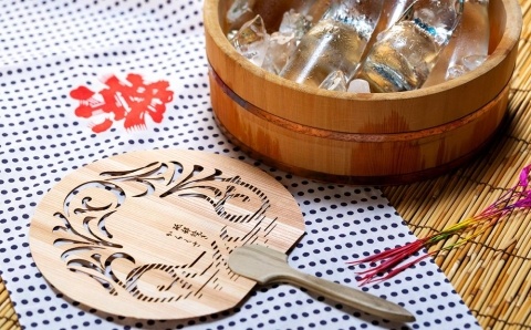 ＜砥部焼からくさ＞愛媛の杉を使った木のうちわ