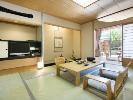 【道後温泉】道後舘 露天風呂付客室ペア宿泊券（1泊2日2食付）