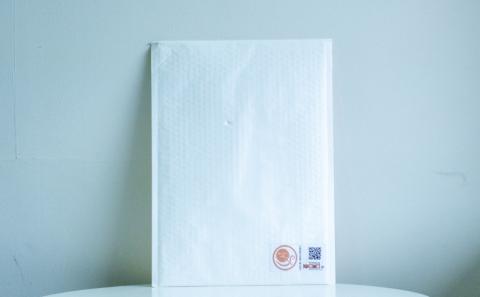 ＜俳句＞愛媛の杉を使った木の透かしうちわ