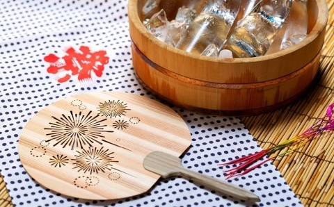 ＜花火＞愛媛の杉を使った木の透かしうちわ