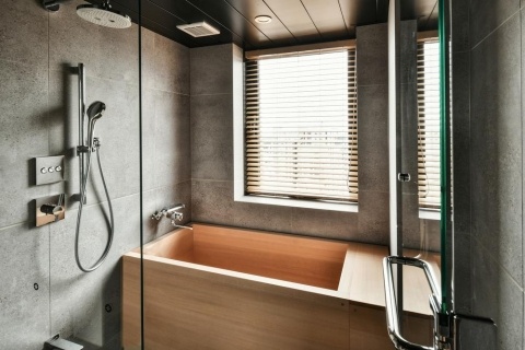 【レフ松山市駅 by ベッセルホテルズ】 プレミアムルーム宿泊券　大人1～4名様　朝食付