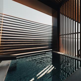 旅行 【道後御湯】平日限定＜露天風呂付きスイート＞1泊2食付き ペア宿泊券旅行 宿泊 観光 チケット 券 愛媛県松山市 愛媛県 松山市 愛媛 松山