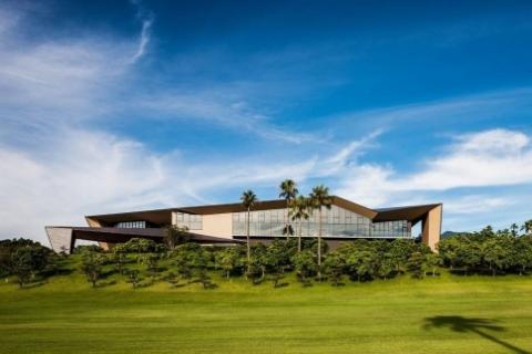 【平日】奥道後ゴルフクラブゴルフプレー無料券（1名分）キャディ付き