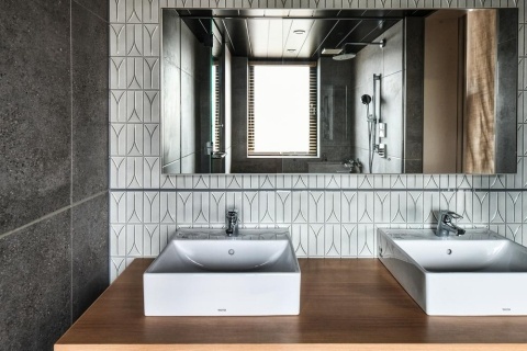 【レフ松山市駅 by ベッセルホテルズ】 プレミアムルーム宿泊券　大人1～4名様　朝食付