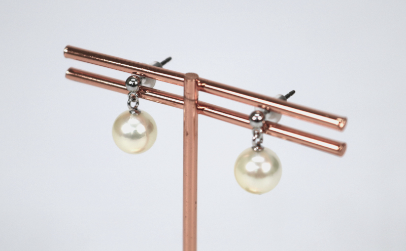 本真珠 アコヤ 真珠 パール ピアス チタン スイングタイプ 8.0-8.5mm 宇和海真珠 アクセサリー ジュエリー 国産真珠 あこや真珠 ファッション フォーマル 冠婚葬祭 結婚式 卒業式 入学式 成人式 お祝い ギフト 贈り物 国産 愛媛 宇和島 特産品 A036-102011