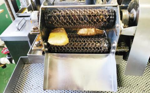 宇和島じゃこ天 じゃこ天 15枚 薬師神かまぼこ 小魚 練り物 さつま揚げ かまぼこ 揚げかまぼこ 天ぷら てんぷら かまぼこ 蒲鉾 カマボコ 冷蔵 惣菜 フライ おでん だし 小分け 酒 おつまみ 肴 水産 加工品 特産品 郷土料理 お中元 国産 愛媛 宇和島 C012-019001