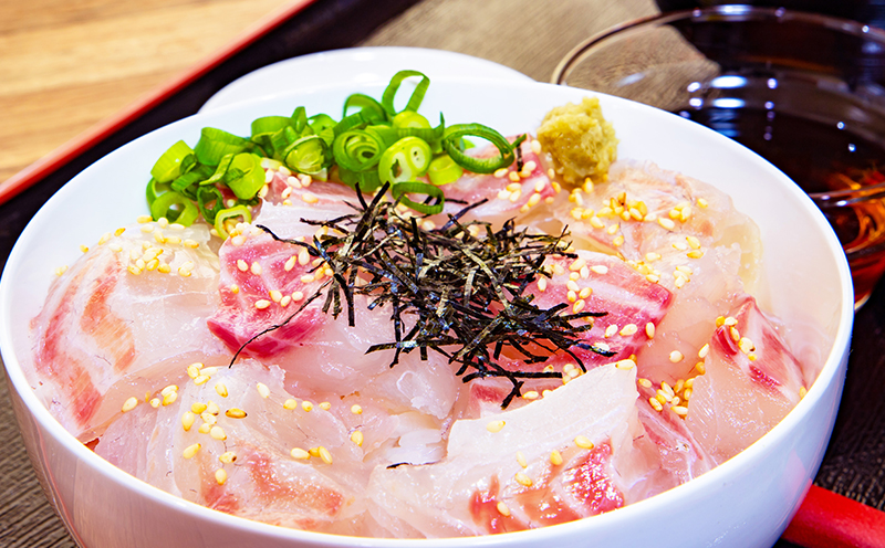 訳あり 真鯛 スライス 140g × 2P 計280g 刺身 宇和島プロジェクト マダイ タイ tai お刺身 お刺し身 刺し身 真空パック お手軽 海鮮 鯛めし 鯛茶漬け 鯛しゃぶ しゃぶしゃぶ 簡単調理 漬丼 漬け丼 魚 魚介 アレンジ 水産 冷凍 国産 愛媛 宇和島 D010-071015