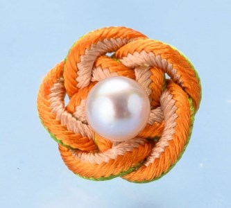 パール 組紐 ピンブローチ みかん 8.0-8.5mm 暁工房 ブローチ 真珠 アクセサリー アコヤ真珠 本真珠 ファッション フォーマル 冠婚葬祭 国産 愛媛 宇和島 A020-002002
