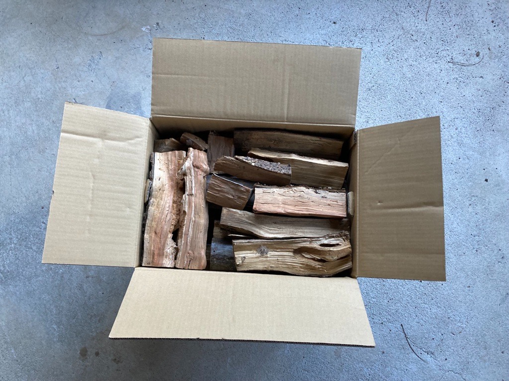 訳あり 薪 広葉樹 15kg～18kg 自然乾燥 菜の花薪 割薪 アウトドア キャンプ｜B218