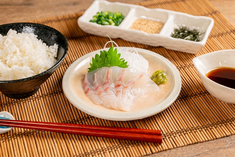 ごちそう鯛めし４食セット 真鯛 宇和島風 生鯛めし 郷土料理 鯛 切り身 刺身 冷凍 鯛めし 愛媛県 国産 マルトモ｜B474