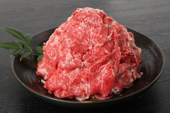 牛肉 小間切れ 黒毛和牛 800g（400g×2パック） 冷凍 伊予牛 絹の味 和牛 こま切れ 国産牛 すき焼き 牛丼 肉じゃが カレー 炒め物｜D15