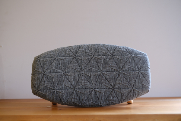 低座椅子 椅子 枕 木製 チェア フットレスト オットマン ソファ 畳 インテリア 国産材 無垢材 フェイスタオル 家具屋アカトシロ ゴイチ(R) KUSUDAMA（グレー）｜E06