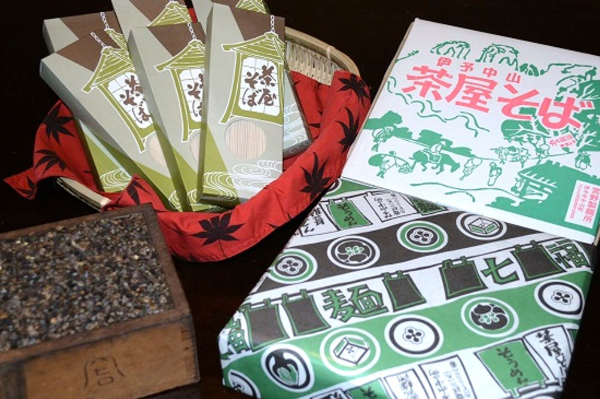 出汁文化のまち伊予のそば6束・めんつゆ2本セット ヤマキ｜B99