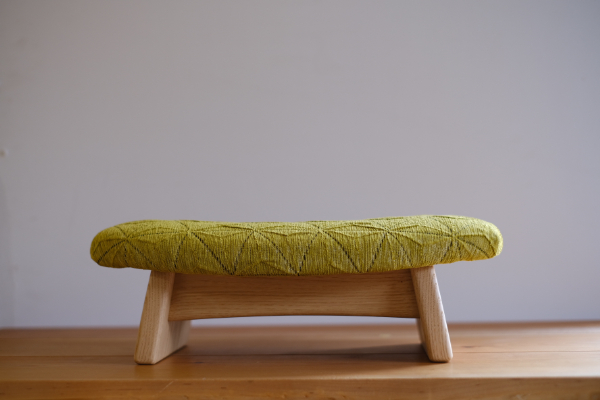 低座椅子 椅子 枕 木製 チェア フットレスト オットマン ソファ 畳 インテリア 国産材 無垢材 フェイスタオル 家具屋アカトシロ ゴイチ(R) KUSUDAMA（グリーン）｜E05