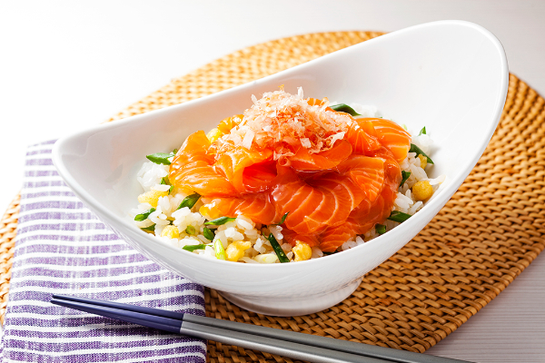 めんつゆ 減塩 白だし ヤマキ 調味料 愛媛  お塩ひかえめ めんつゆ（濃縮2倍）3本・割烹白だし2本 人気 鰹節 だし つゆ うどん そば 和食 万能 伊予市｜A07