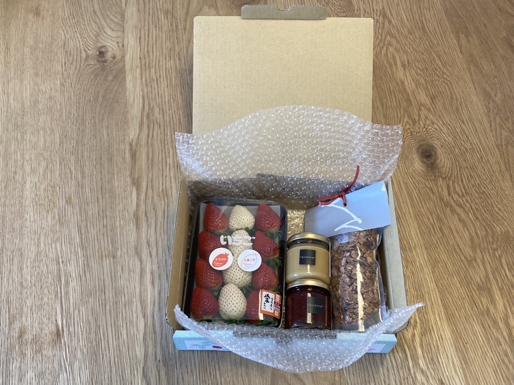 イチゴジャム 無添加 紅白いちご ミルクジャム グラノーラ 数量限定 農園直送 くぼなか農園 愛媛 人気 伊予市｜B210