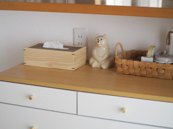 インテリア 北欧 ティッシュケース 木製 天然木 ウォルナットとアッシュ材 ティッシュボックス 無垢材 ウォルナット チェリー ウッド おしゃれ リビング キッチン 台所 ダイニング 寝室 生活雑貨 日用品 雑貨 木製雑貨 家具 伊予市｜C30