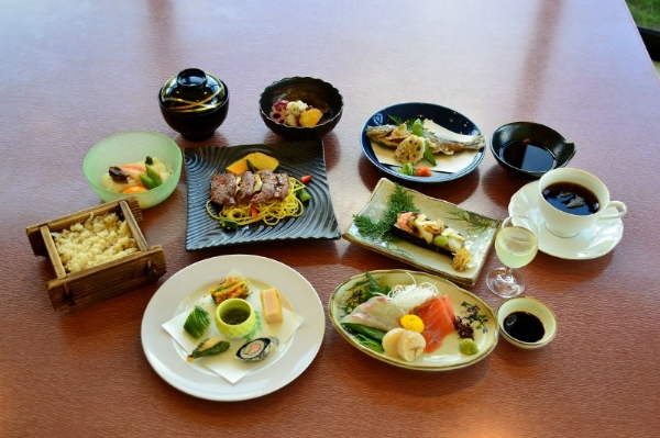 【花の森ホテル】ご宿泊やお食事に使える花の森ホテル利用券6000円｜C41