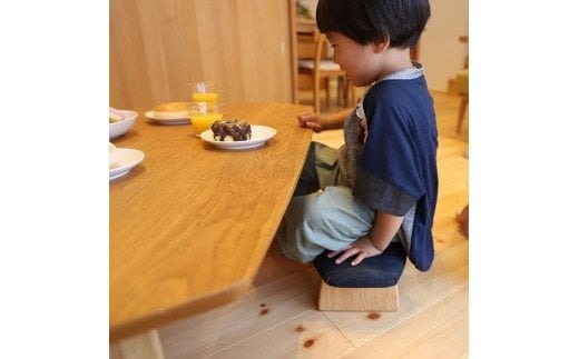 低座椅子 椅子 枕 木製 チェア フットレスト オットマン ソファ 畳 インテリア 国産材 無垢材 フェイスタオル 家具屋アカトシロ ゴイチ(R) KUSUDAMA（ピンク）｜E07