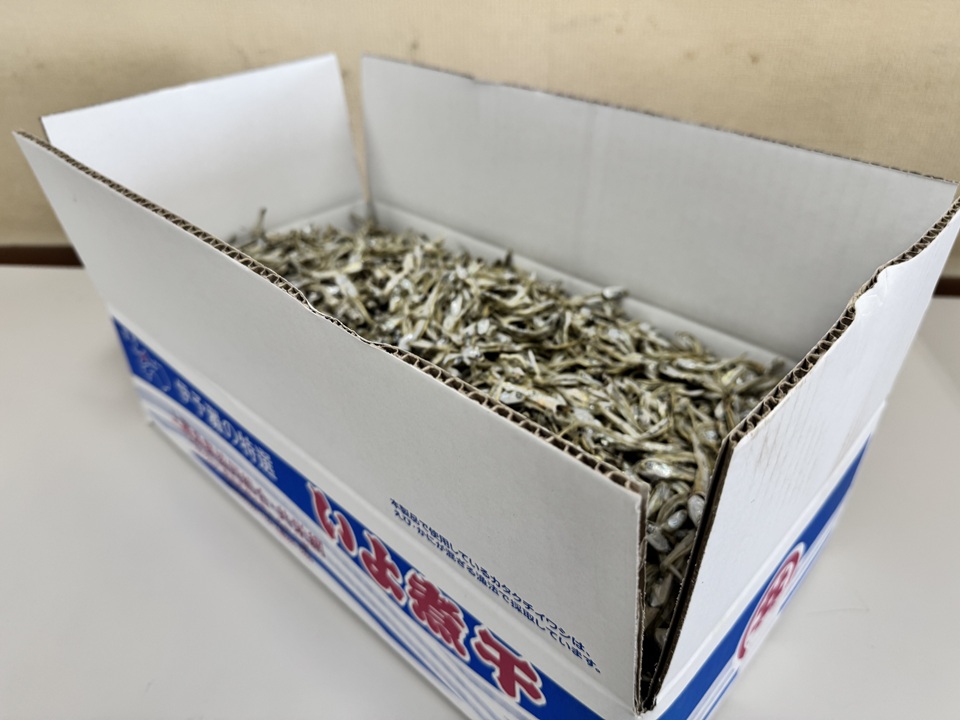 伊予煮干 いりこ 7kg 【10月以降発送】 伊予灘産 瀬戸内海 出汁 料理 おやつ カルシウム 健康 サクサク食感 海の幸 海産物 乾物 魚介類 おつまみ 保存食 特産品 愛媛 伊予市｜D47