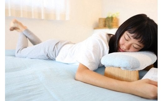 低座椅子 椅子 枕 木製 チェア フットレスト オットマン ソファ 畳 インテリア 国産材 無垢材 フェイスタオル 家具屋アカトシロ ゴイチ(R) KUSUDAMA（ピンク）｜E07