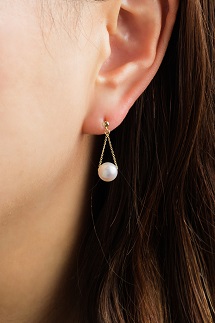 真珠ピアス・トライアングル（イエローゴールド）