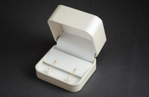 真珠ピアス・トライアングル（イエローゴールド）