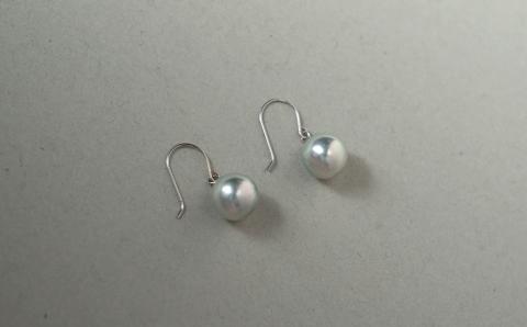 明浜産あこや真珠8-9mm　グレー系 K10WGフックピアス