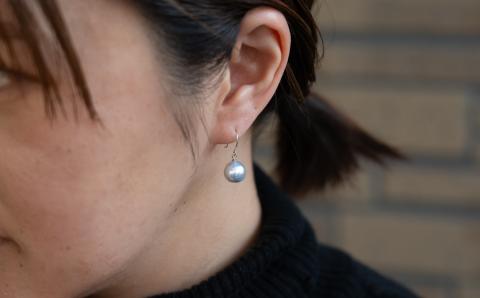 明浜産あこや真珠8-9mm　グレー系 K10WGフックピアス