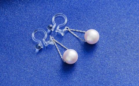 真珠イヤリング・トライアングル（ホワイトゴールド）