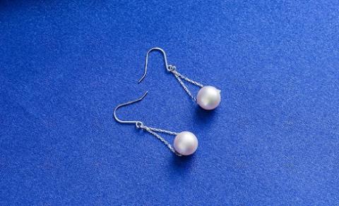 真珠ピアス・トライアングル（ホワイトゴールド）