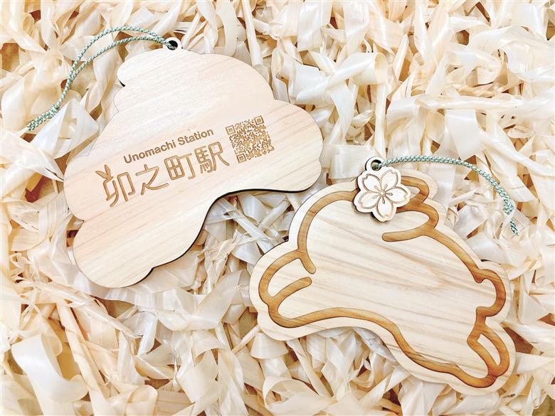 ＜うさぎ絵馬(さくらミニ絵馬チャーム付き)＞　ウサギ　卯　エマ　キーホルダー　ストラップ　お守り　おしゃれ　手作り　オリジナル　雑貨　開運