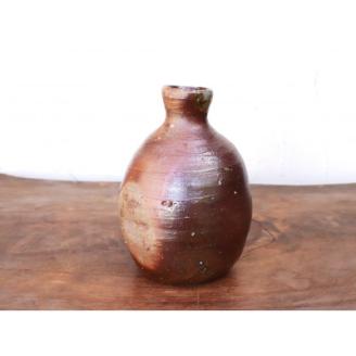 備前焼　酒器セット・徳利とぐい呑み2個(一点もの)