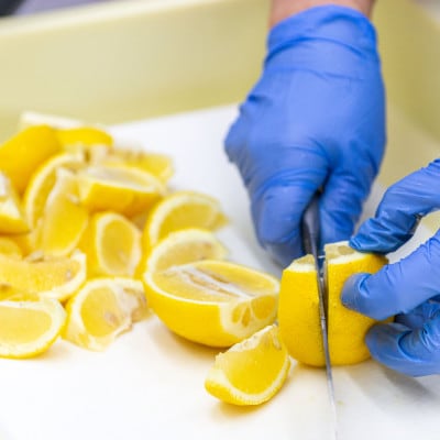 【先行受付2025年11月下旬～順次発送】　瀬戸内産 青いレモン ゴロゴロカット　150g×7パック【配送不可地域：離島】