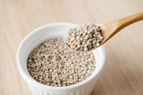 久万高原町 仕七川自慢 もち麦 1kg ｜ 雑穀 健康志向 腸活 食物繊維 ダイエット お取り寄せ 自然 愛媛県 仕七川地区の清流