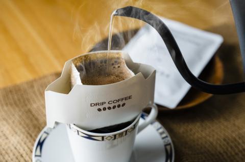 コーヒー 焙煎 「自家焙煎珈琲3種セット（豆100g、粉100g、ドリップ6個）」 ◇ ｜珈琲 自家焙煎 飲み物 ドリンク 朝食 朝ごはん 休憩 コーヒーブレイク 愛媛 久万高原町 【久万珈琲焙煎所】 ※離島への配送不可