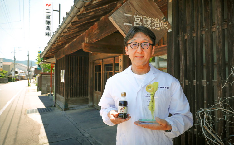 醤油「久万山かけ醤油　600ml×4本」 ｜ 国産 醤油 しょうゆ 伝統の味 料理 老舗 厳選 煮物 調味料 刺身 寿司 冷奴 焼き魚 かけしょうゆ 老舗の味 二宮醤油 美味しい おいしい おすすめ 人気 愛媛 久万高原 ※離島への配送不可