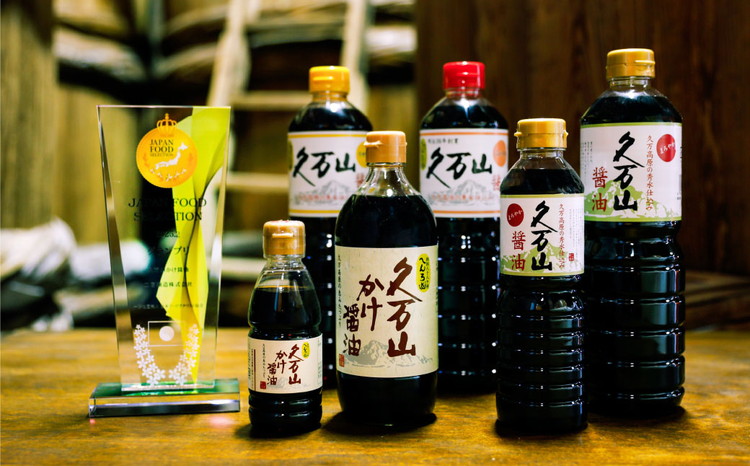 醤油「久万山醤油セット（こいくち1L×3本／うすくち1L×3本）」 ｜ 国産 醤油 しょうゆ こいくち うすくち 料理 食卓 老舗 厳選 久万山醤油 まろやか 深いコク 調味料 つけしょうゆ 老舗の味 二宮醤油 お取り寄せ 愛媛 久万高原 ※離島への配送不可