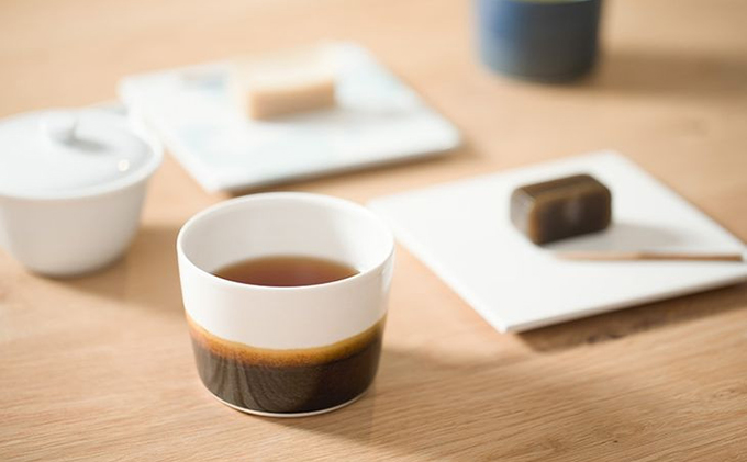 Mustakivi （ムスタキビ）の砥部焼 カップ＆プレートセット【TENMOKU】