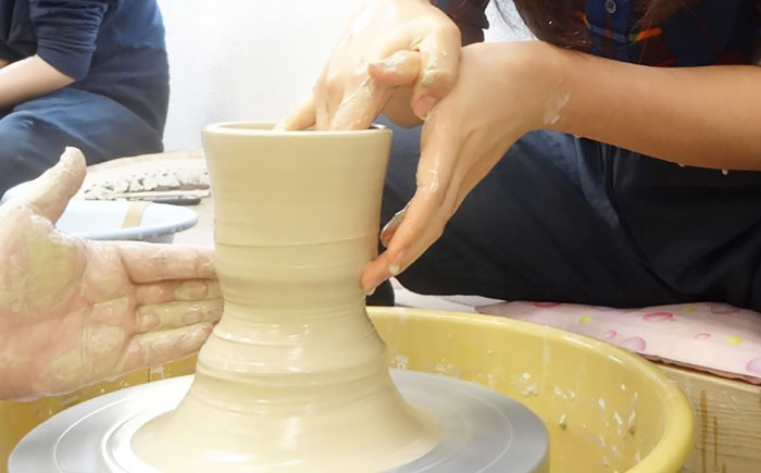 チケット 砥部焼陶芸体験チケット 1回分 / 陶芸教室 体験 チケット 焼き物作り オリジナル食器 ワークショップ 観光 / 愛媛県砥部町/砥部町地域振興課 [BJCA001]