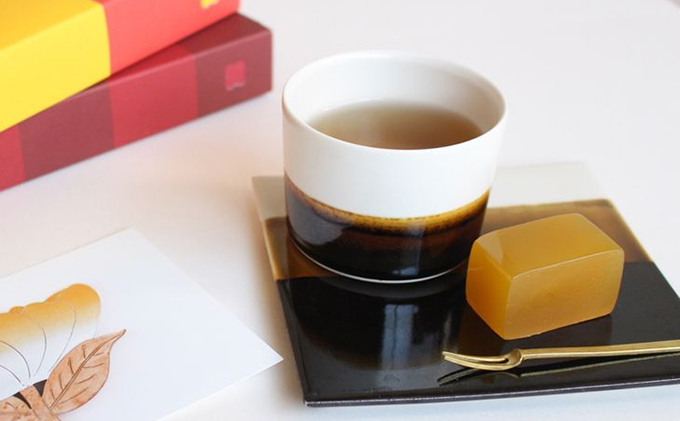 Mustakivi （ムスタキビ）の砥部焼 カップ＆プレートセット【TENMOKU】