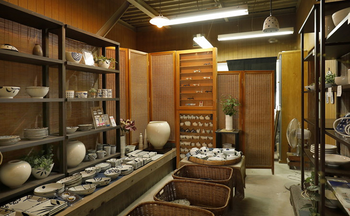 使い手色々日常に使う砥部焼の長皿 柄2