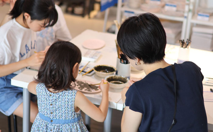 チケット 砥部焼陶芸体験チケット 1回分 / 陶芸教室 体験 チケット 焼き物作り オリジナル食器 ワークショップ 観光 / 愛媛県砥部町/砥部町地域振興課 [BJCA001]